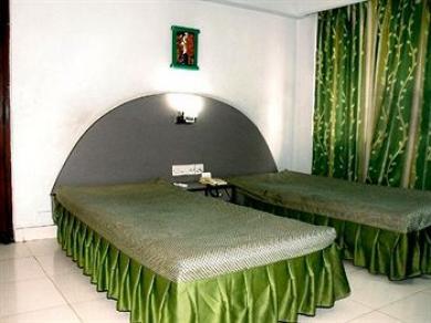 Neeranand Dalhousie- A Pure Vegetarian Hotel Calcutta Exteriör bild