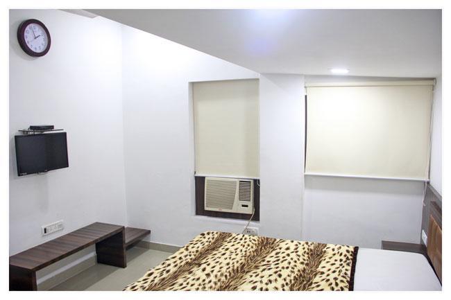 Neeranand Dalhousie- A Pure Vegetarian Hotel Calcutta Exteriör bild